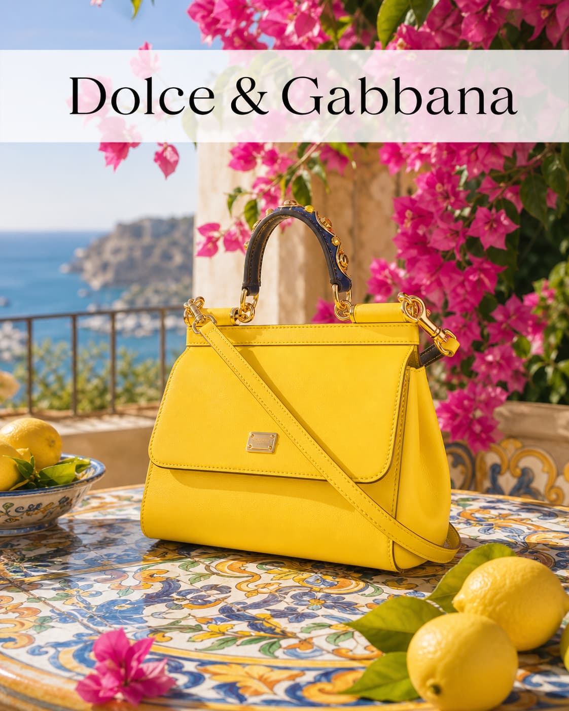 Sac Dolce & Gabbana Sicily en cuir jaune citron posé sur une table en céramique colorée avec des citrons siciliens et des bougainvillées, ambiance méditerranéenne ensoleillée, avec le texte